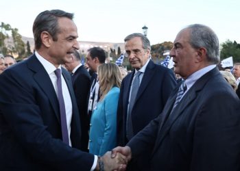 Η παρουσία Καραμανλή, η απουσία Σαμαρά και η διάρρηξη των σχέσεων του Μαξίμου με δομικό κομμάτι της βάσης της ΝΔ