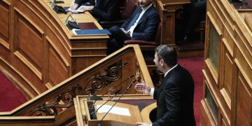 Η «μετωπική» Ανδρουλάκη-Μητσοτάκη λίγο πριν το Άμστερνταμ, το «ντεκόρ» στον Τραμπ και η πρόταση για «νέο Ελσίνκι»  