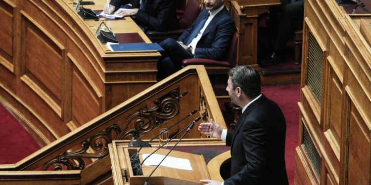 Η «μετωπική» Ανδρουλάκη-Μητσοτάκη λίγο πριν το Άμστερνταμ, το «ντεκόρ» στον Τραμπ και η πρόταση για «νέο Ελσίνκι»