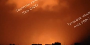 Ουκρανία: Ρωσικές επιδρομές και μεγάλες πυρκαγιές στο Κίεβο – Τουλάχιστον οκτώ τραυματίες