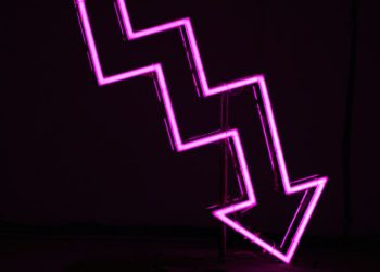 Πώς κατέρρευσε η παραγωγικότητα της εργασίας – Η «οικονομία των καφέ» είναι η κορυφή του παγόβουνου