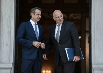 Το παρασκήνιο των συναντήσεων Δένδια αναδεικνύει το ρήγμα με Μητσοτάκη – Εικόνα σύγχυσης αρμοδιοτήτων με το καλημέρα της τροπολογίας του Μαξίμου