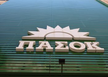 ΠΑΣΟΚ: Κυβέρνηση και Μητσοτάκης εκτεθειμένοι για τη «γαλάζια» φάμπρικα διασπάθισης κοινοτικών πόρων