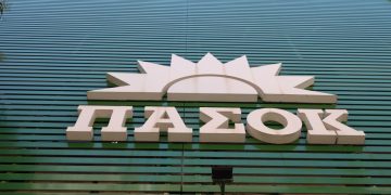 ΠΑΣΟΚ: Κυβέρνηση και Μητσοτάκης εκτεθειμένοι για τη «γαλάζια» φάμπρικα διασπάθισης κοινοτικών πόρων