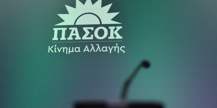 ΠΑΣΟΚ: Πρωθυπουργός εικονικής πραγματικότητας – «Αν δε βολεύει η αλήθεια, τόσο το χειρότερο για την αλήθεια»