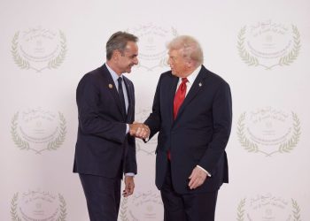 Για ένα πουκάμισο αδειανό, για μια φωτογραφία με τον Τραμπ