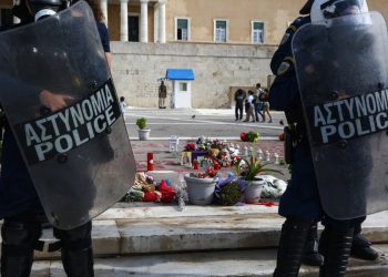 Μνημείο Άγνωστου Στρατιώτη: Πρόβα απαγόρευσης διαδηλώσεων κόντρα στη λαϊκή βούληση