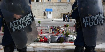 Μνημείο Άγνωστου Στρατιώτη: Πρόβα απαγόρευσης διαδηλώσεων κόντρα στη λαϊκή βούληση