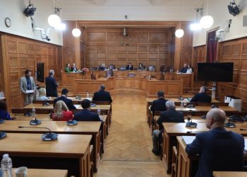 Πηγές ΣΥΡΙΖΑ για κατάθεση Κουρμέντζα: «Με σιωπές, υπεκφυγές και αντιφάσεις, απέφυγε να απαντήσει επί της ουσίας»