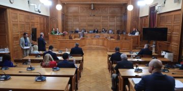 Πηγές ΣΥΡΙΖΑ για κατάθεση Κουρμέντζα: «Με σιωπές, υπεκφυγές και αντιφάσεις, απέφυγε να απαντήσει επί της ουσίας»