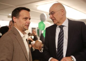 Η στιχομυθία Μητσοτάκη, Δένδια και Δούκα στην εκδήλωση του Υπουργείου Εθνικής Άμυνας