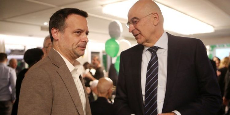 Η στιχομυθία Μητσοτάκη, Δένδια και Δούκα στην εκδήλωση του Υπουργείου Εθνικής Άμυνας