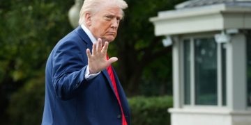 Στα «καταφύγια» σπεύδουν οι επενδυτές μετά τις νέες απειλές Τραμπ