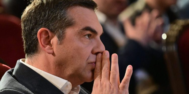 Τσίπρας: Βγαίνω έξω από το πολιτικό σύστημα, που, ως έχει, δεν μπορεί πια να δώσει τίποτα στην κοινωνία και την πατρίδα