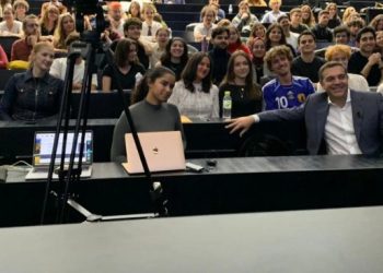 Τσίπρας σε φοιτητές της Σορβόννης: «Ερήμην μου η συζήτηση» για νέο κόμμα – «Ο Μητσοτάκης θα φύγει ή με συνεργασία κομμάτων ή με ανασύνθεση»