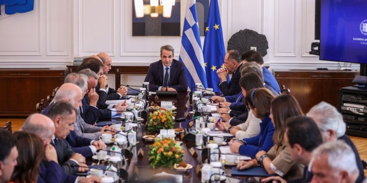 Κυβέρνηση: Από το Μνημείο του Άγνωστου Στρατιώτη έως την Εξεταστική του ΟΠΕΚΕΠΕ μια… Διαφθορά δρόμος