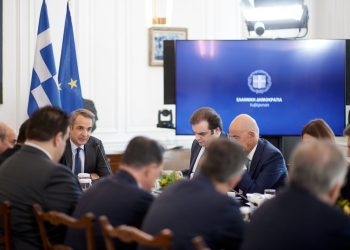 Ανασχηματισμό μετά τις γιορτές βλέπουν στην κυβέρνηση