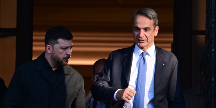 ΣΥΡΙΖΑ – ΚΚΕ – Νέα Αριστερά: Οι πρώτες αντιδράσεις της αντιπολίτευσης μετά τη συνάντηση Μητσοτάκη – Ζελένσκι