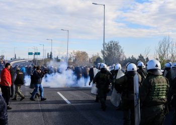 Αστυνομική βία και χημικά σε απεγνωσμένους αγρότες από το καθεστώς Μητσοτάκη των «Φραπέδων» και των «Χασάπηδων»