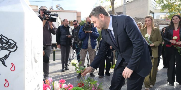 Ανδρουλάκης: «Έχουμε να κάνουμε πολλά για να αντιμετωπίσουμε τη βία κατά των γυναικών»