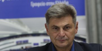 Φαραντούρης: Το 1/3 των βουλευτών της ΝΔ ελέγχεται και κατηγορείται – Προσφυγή στις κάλπες τώρα