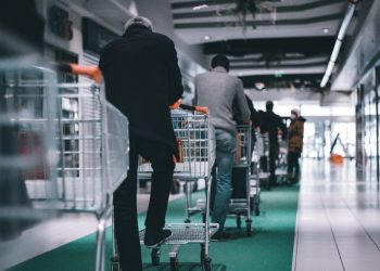 Ακρίβεια: Πολιτική αντιπαράθεση κυβέρνησης αντιπολίτευσης – «Δεν κυβερνάνε, κοροϊδεύουν»