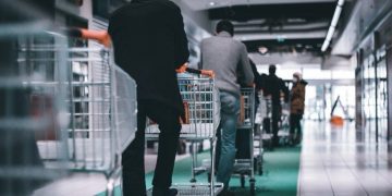 Ακρίβεια: Πολιτική αντιπαράθεση κυβέρνησης αντιπολίτευσης – «Δεν κυβερνάνε, κοροϊδεύουν»