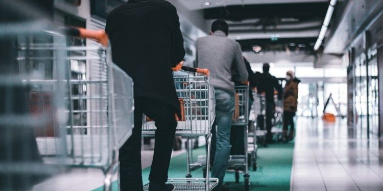 Ακρίβεια: Πολιτική αντιπαράθεση κυβέρνησης αντιπολίτευσης – «Δεν κυβερνάνε, κοροϊδεύουν»