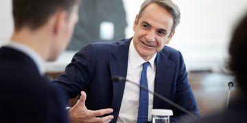 Δείτε live τη συζήτηση του Κυριάκου Μητσοτάκη με τον CEO της «Mistral AI»