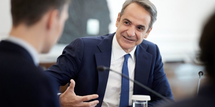 Δείτε live τη συζήτηση του Κυριάκου Μητσοτάκη με τον CEO της «Mistral AI»