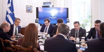 Κυρ. Μητσοτάκης: Με νέο γύρο «μασάζ», και στο κόμμα και στην κοινωνία, πασχίζει να αντιστρέψει το κλίμα