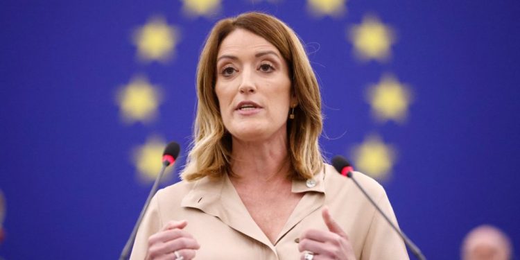 Στην Αθήνα η Μέτσολα – Θα συναντηθεί με τον Μητσοτάκη