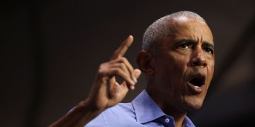 ΗΠΑ: Ο Μπαράκ Ομπάμα επέκρινε τις πολιτικές Τραμπ σε προεκλογικές συγκεντρώσεις υποψήφιων κυβερνητών