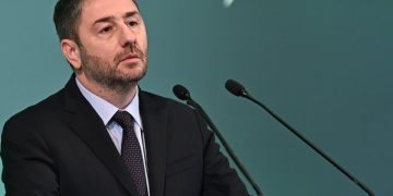 Ανδρουλάκης: Μπορούμε να νικήσουμε το σκοτεινό σύστημα της διαφθοράς του Μητσοτάκη