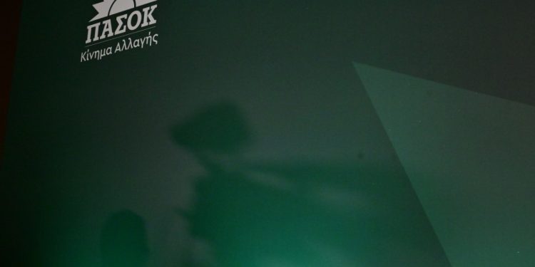 ΠΑΣΟΚ: Ο «χρησμός» του συνεδρίου, οι απόψεις Γερουλάνου και οι λεπτές εσωκομματικές ισορροπίες