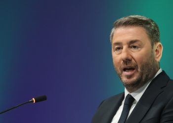 ΠΑΣΟΚ: Το παρασκήνιο της ΚΟΕΣ, το «πηγαδάκι» του Ανδρουλάκη με τους δημοσιογράφους και τα μηνύματα των πρωταγωνιστών στην εσωκομματική διαπάλη