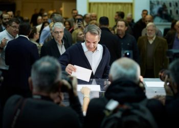 Ψήφισε στα Κάτω Πετράλωνα για τις εσωκομματικές εκλογές της ΝΔ ο Μητσοτάκης