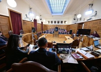 ΟΠΕΚΕΠΕ: Αυξάνεται η πίεση στη ΝΔ – Εκνευρισμός Μαξίμου για τις αναφορές σε κουμπαριά Μητσοτάκη με τον «Φραπέ»