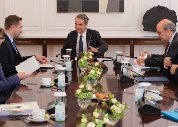 Συνάντηση Μητσοτάκη με τον επίτροπο Γεωργίας στη σκιά του σκανδάλου του ΟΠΕΚΕΠΕ