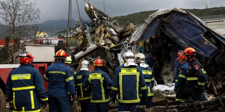 Τέμπη: Με τους συγγενείς των θυμάτων στα έδρανα η δίκη στις 3/3 – Απορρίφθηκε αίτημα του κράτους να αποβληθούν