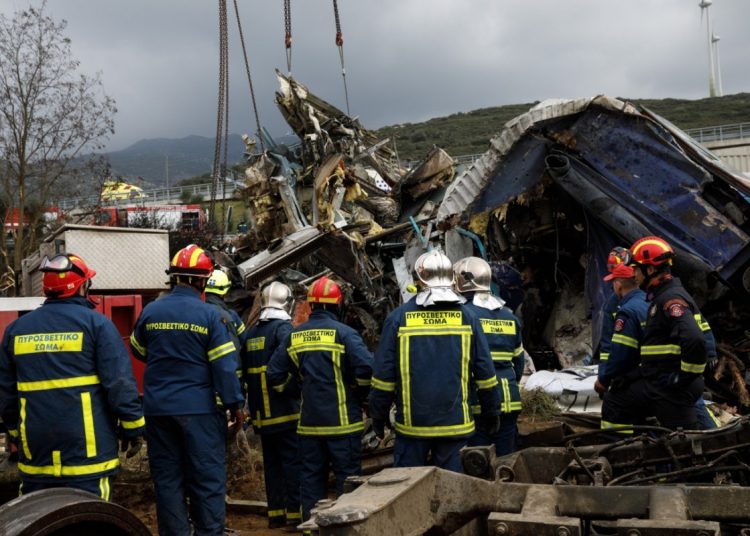 Τέμπη: Με τους συγγενείς των θυμάτων στα έδρανα η δίκη στις 3/3 – Απορρίφθηκε αίτημα του κράτους να αποβληθούν