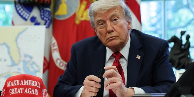 «Τυφώνας Έπσταϊν» στον Λευκό Οίκο – Ο Ντόναλντ Τραμπ υπό πίεση, οι διχασμένοι MAGA σε αναβρασμό