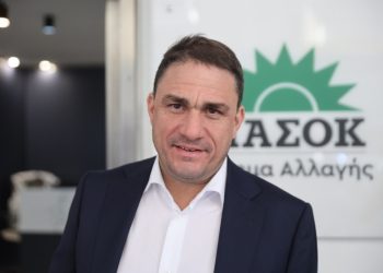 ΠΑΣΟΚ: Πυρά Τσουκαλά κατά της κυβέρνησης – «Χαμένη η μάχη όχι μόνο στο ράφι αλλά και στο χωράφι»