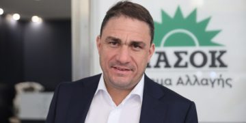 ΠΑΣΟΚ: Πυρά Τσουκαλά κατά της κυβέρνησης – «Χαμένη η μάχη όχι μόνο στο ράφι αλλά και στο χωράφι»