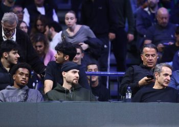Ο Κυριάκος Μητσοτάκης στο παιχνίδι του Τζόκοβιτς – Παρών ο Αταμάν και παίκτες του Παναθηναϊκού (pics)
