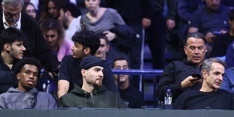 Ο Κυριάκος Μητσοτάκης στο παιχνίδι του Τζόκοβιτς – Παρών ο Αταμάν και παίκτες του Παναθηναϊκού (pics)