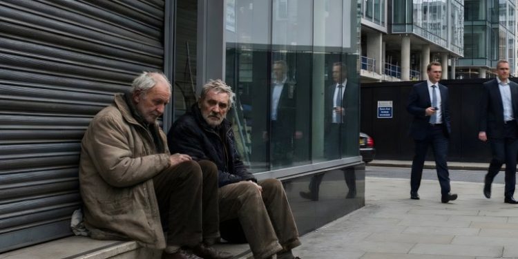 Η αθόρυβη εξάπλωση της φτώχειας – Όταν η «ανάπτυξη» γίνεται όργανο κοινωνικού αποκλεισμού