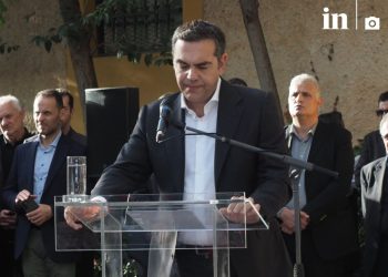 Τσίπρας σε κηδεία Φλαμπουράρη: Ήταν η φωνή της σύνεσης και της λογικής όταν επιχειρούσαμε την έφοδο στον ουρανό