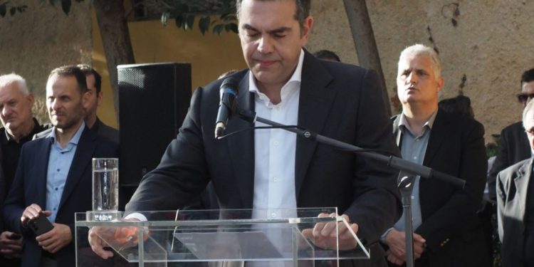 Τσίπρας σε κηδεία Φλαμπουράρη: Ήταν η φωνή της σύνεσης και της λογικής όταν επιχειρούσαμε την έφοδο στον ουρανό