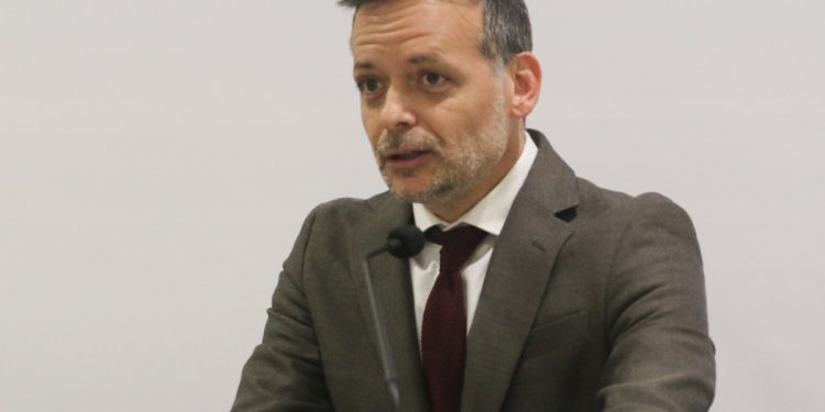 Γιατί ο Δούκας θέλει διάλογο με τον Τσίπρα;